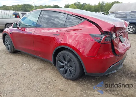 2024 Tesla Model Y Long Range Dual Motor All-Wheel Drive z USA, uszkodzony, nr VIN 7SAYGAEE9RF116145
